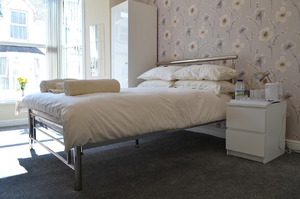 تينبي White Rose Guest House الغرفة الصورة